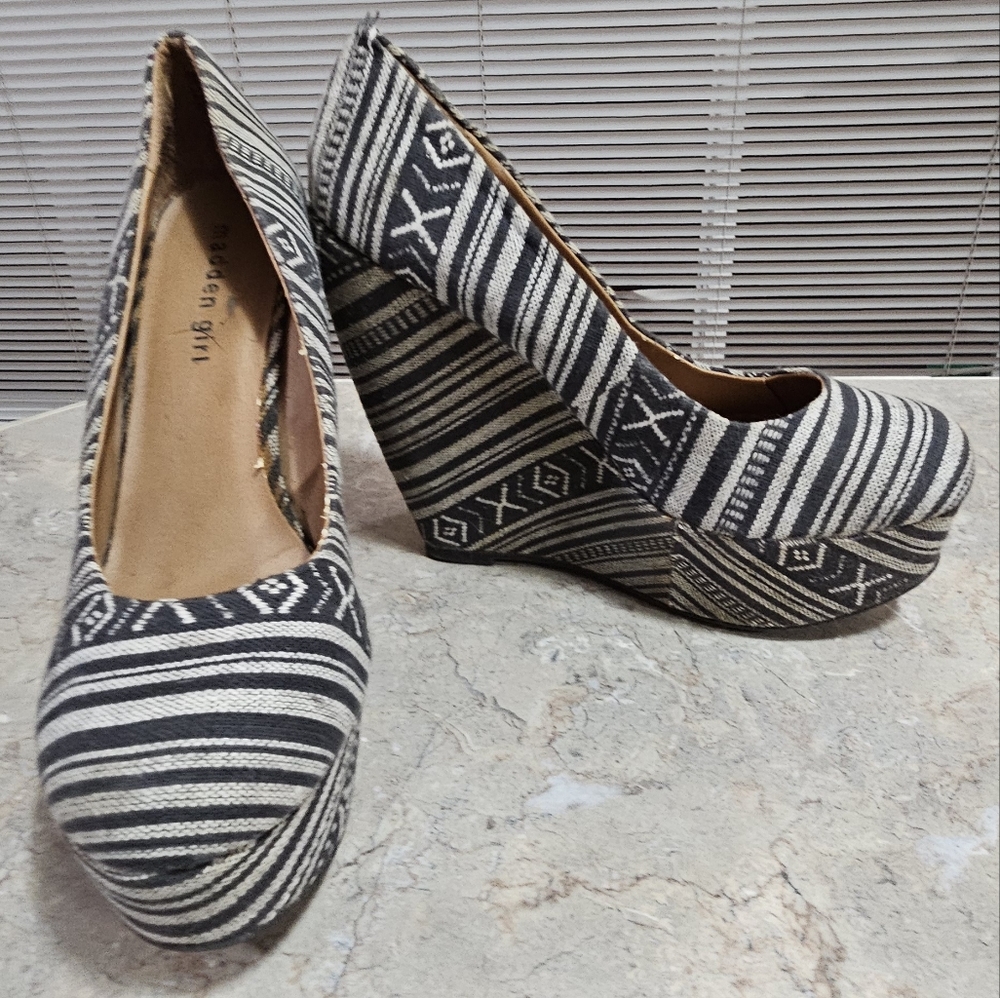 Madden Girl by Steve Madden navy & grey wedges Sz 7.5 - Picture 8 of 8